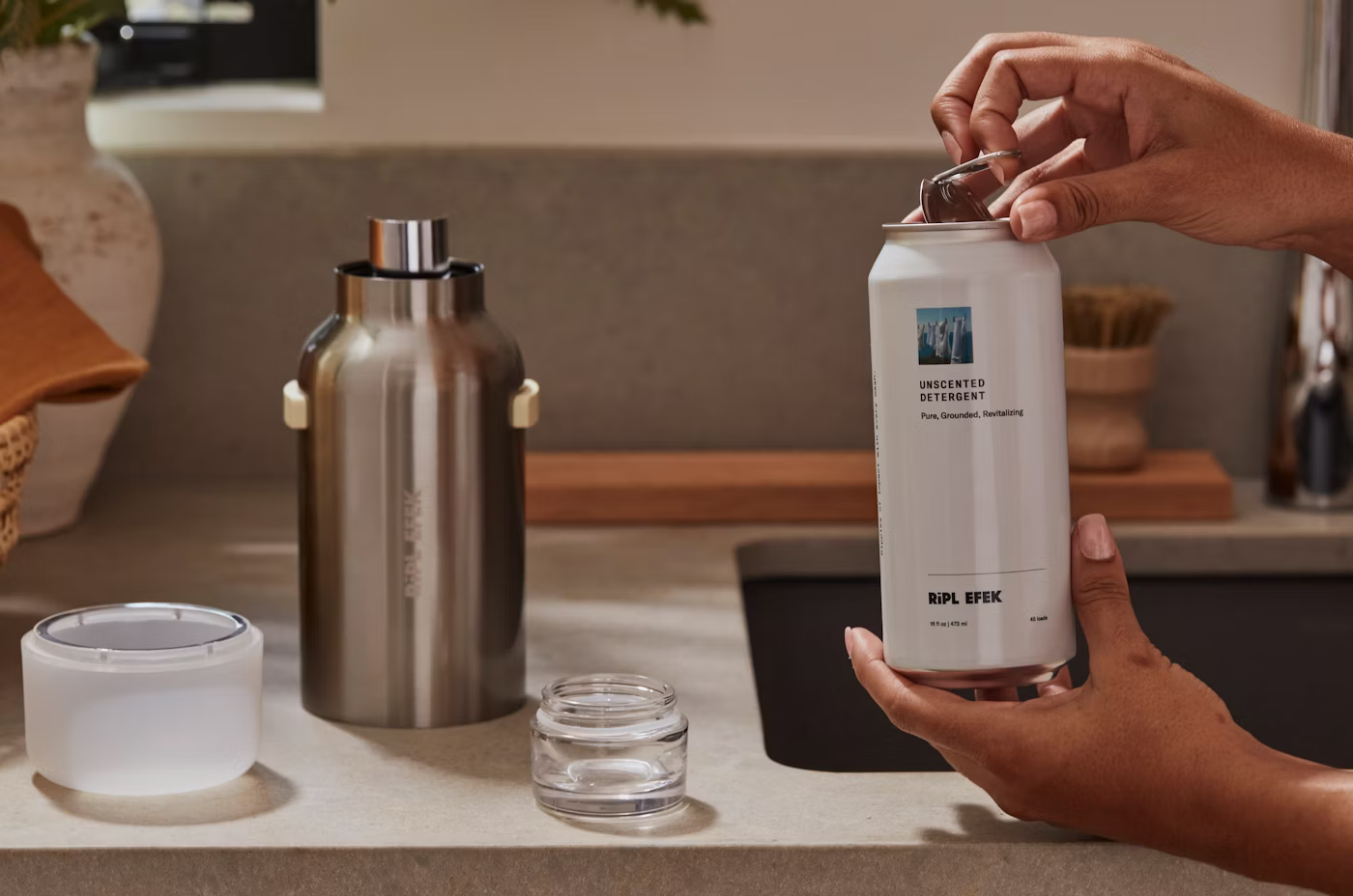 Ripl Efek 推出可補充洗衣精,採用可重複使用不鏽鋼包裝容器